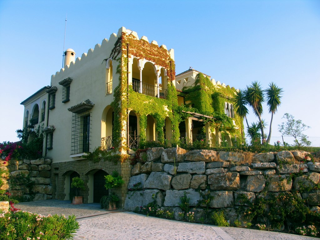Villa única de estilo morisco-contemporáneo en Marbella Club Golf Resort, Vista exterior